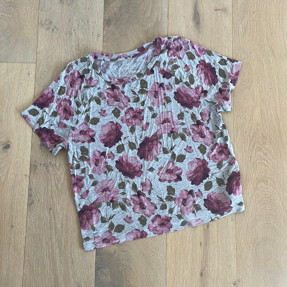 American Eagle Soft & Sexy Light Weight Grey Shirt with Pink Flowers